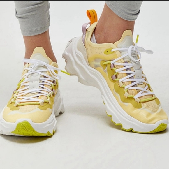 Sorel Kinetic Breakthru Tech Lace Sneaker in Tranquil Yellow & Chalk - Like New - Picture 2 of 16